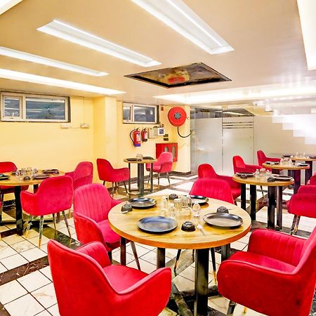 Staybook Hotel Atlanta New Delhi Train Station Bagian luar foto