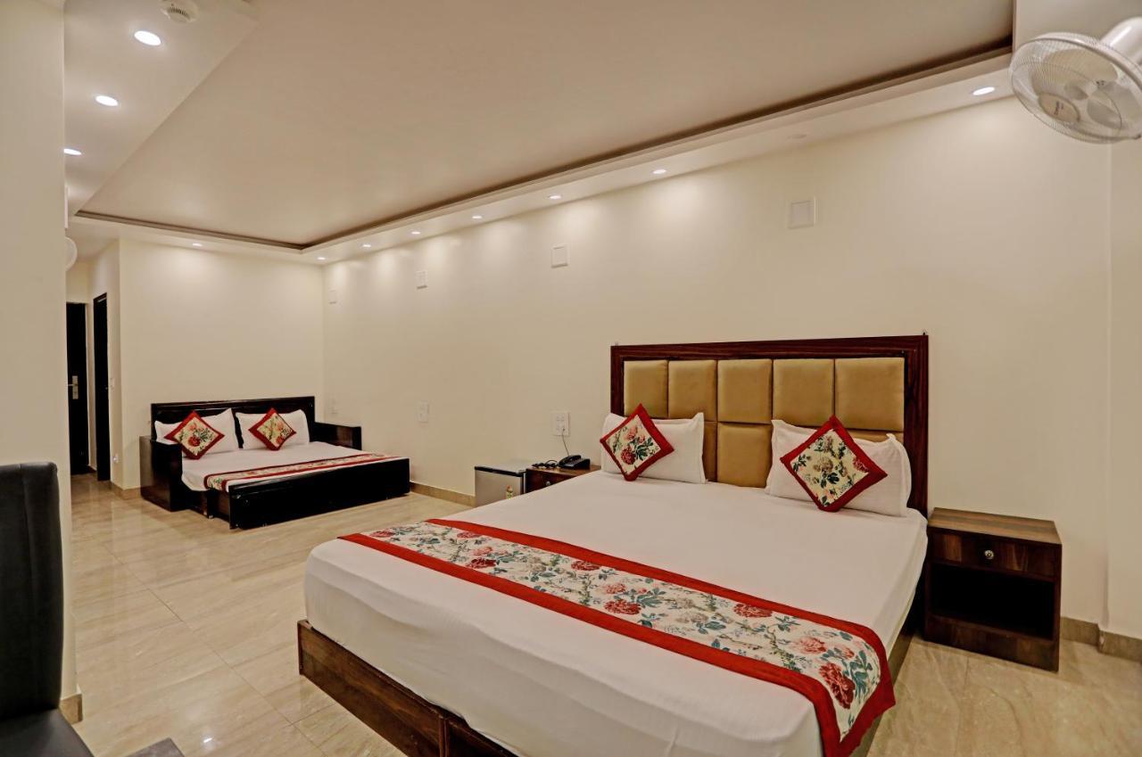 Staybook Hotel Atlanta New Delhi Train Station Bagian luar foto