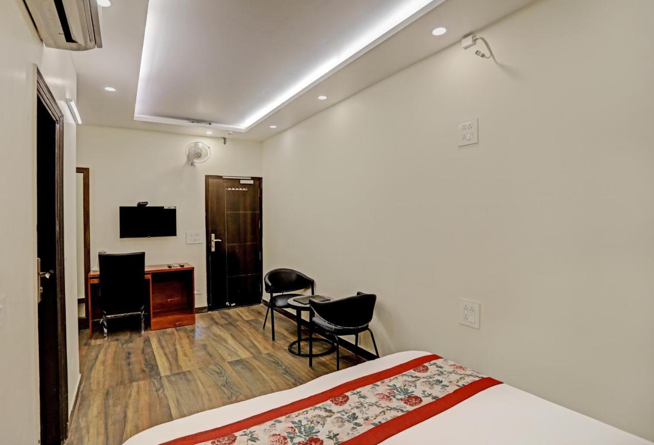 Staybook Hotel Atlanta New Delhi Train Station Bagian luar foto