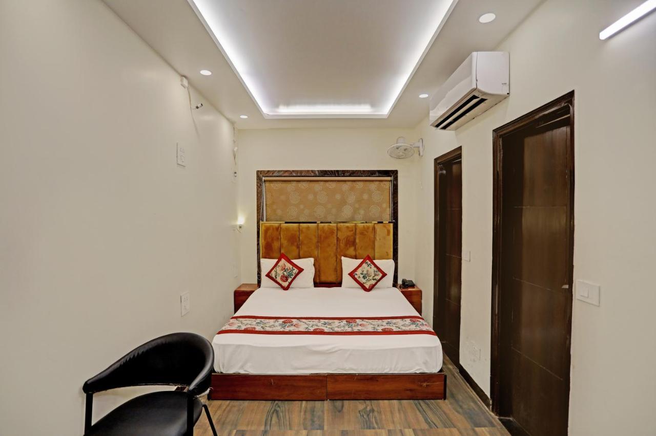 Staybook Hotel Atlanta New Delhi Train Station Bagian luar foto