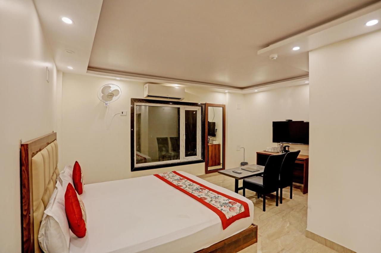 Staybook Hotel Atlanta New Delhi Train Station Bagian luar foto