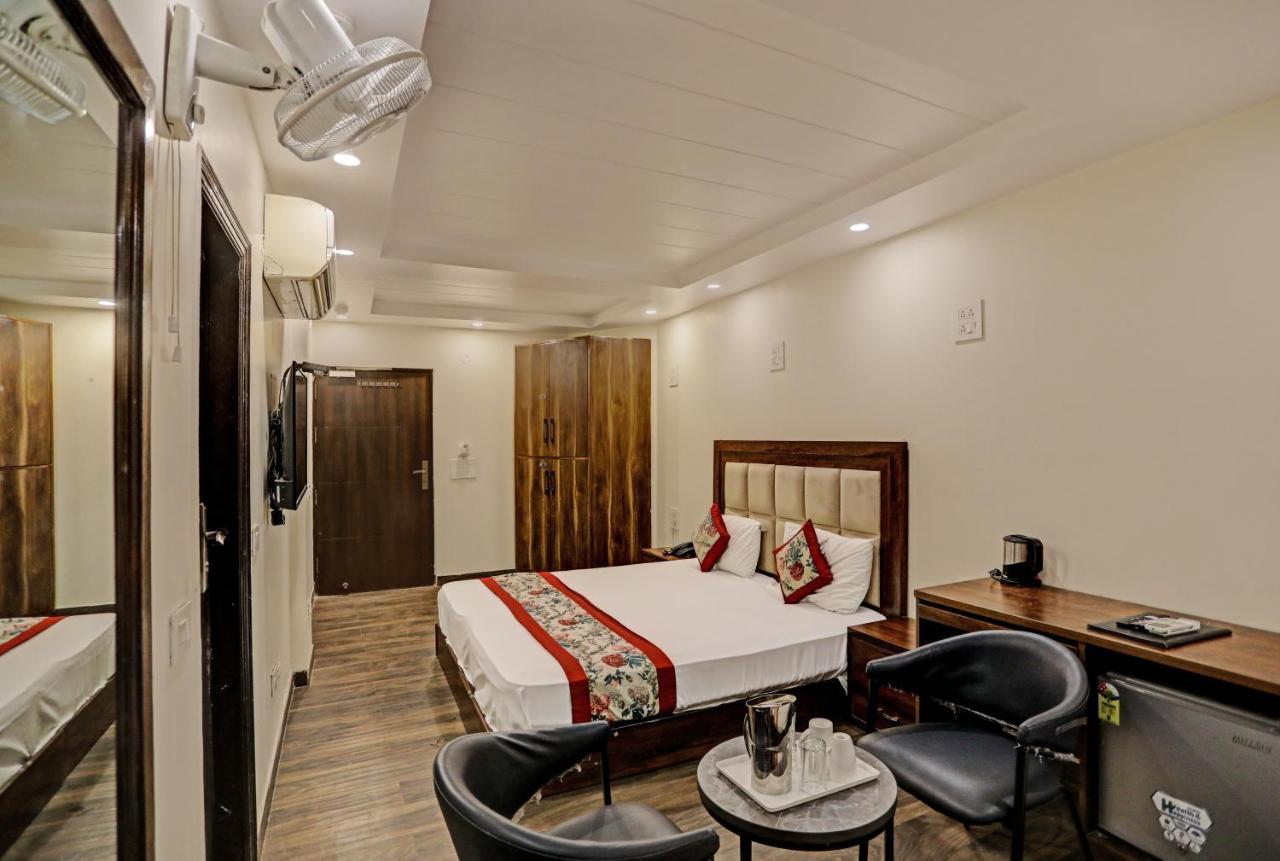 Staybook Hotel Atlanta New Delhi Train Station Bagian luar foto