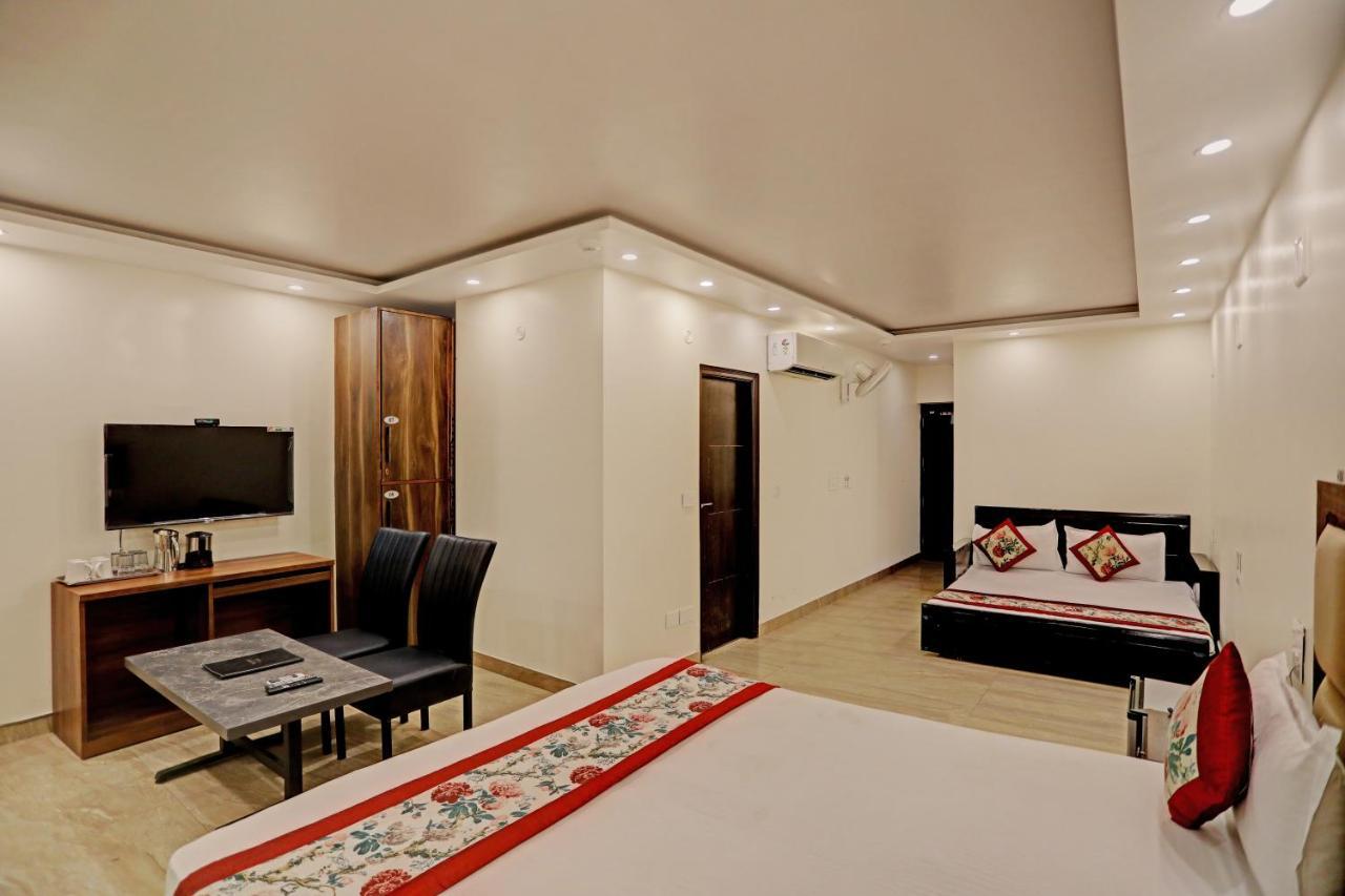 Staybook Hotel Atlanta New Delhi Train Station Bagian luar foto