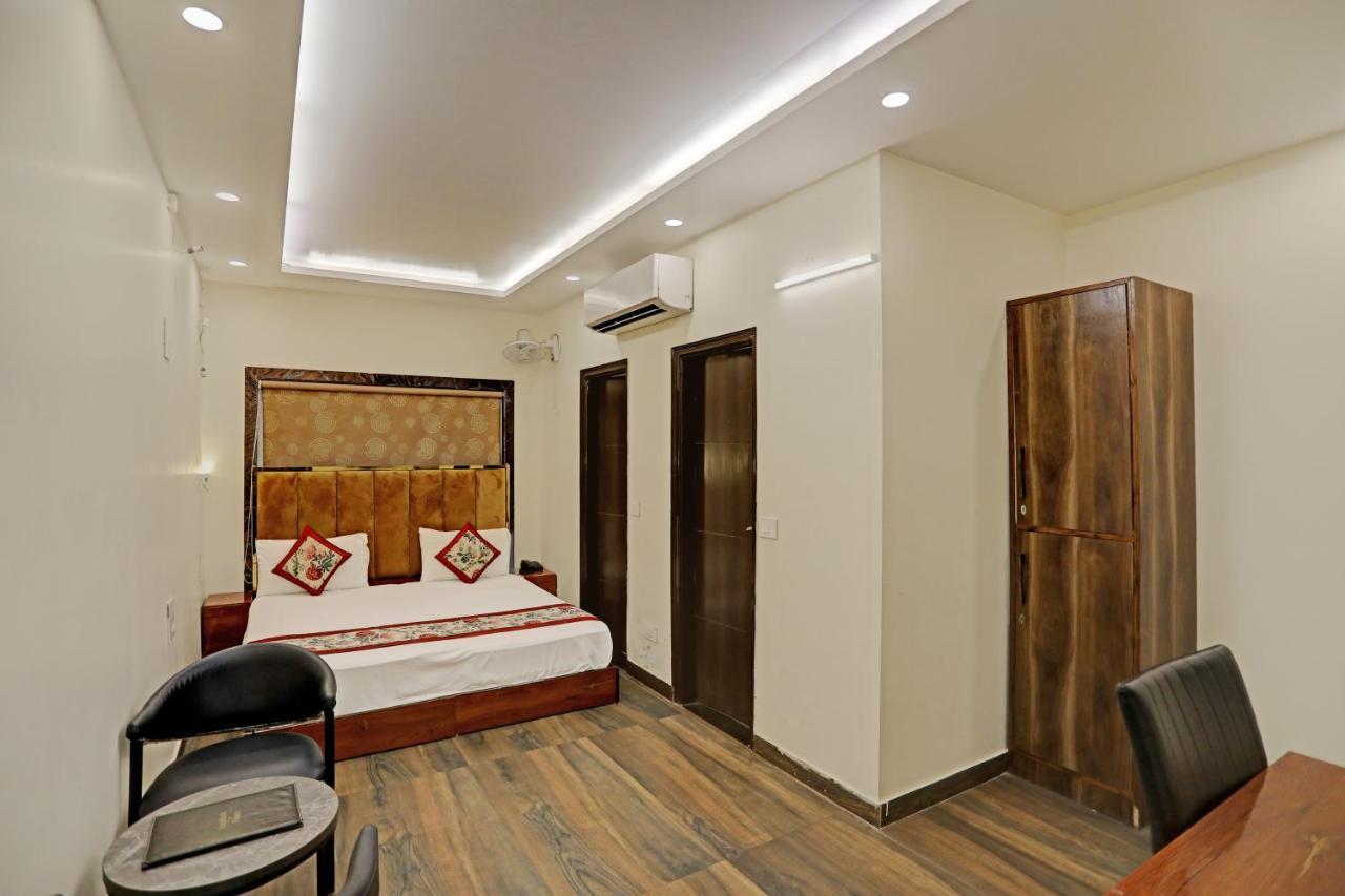 Staybook Hotel Atlanta New Delhi Train Station Bagian luar foto