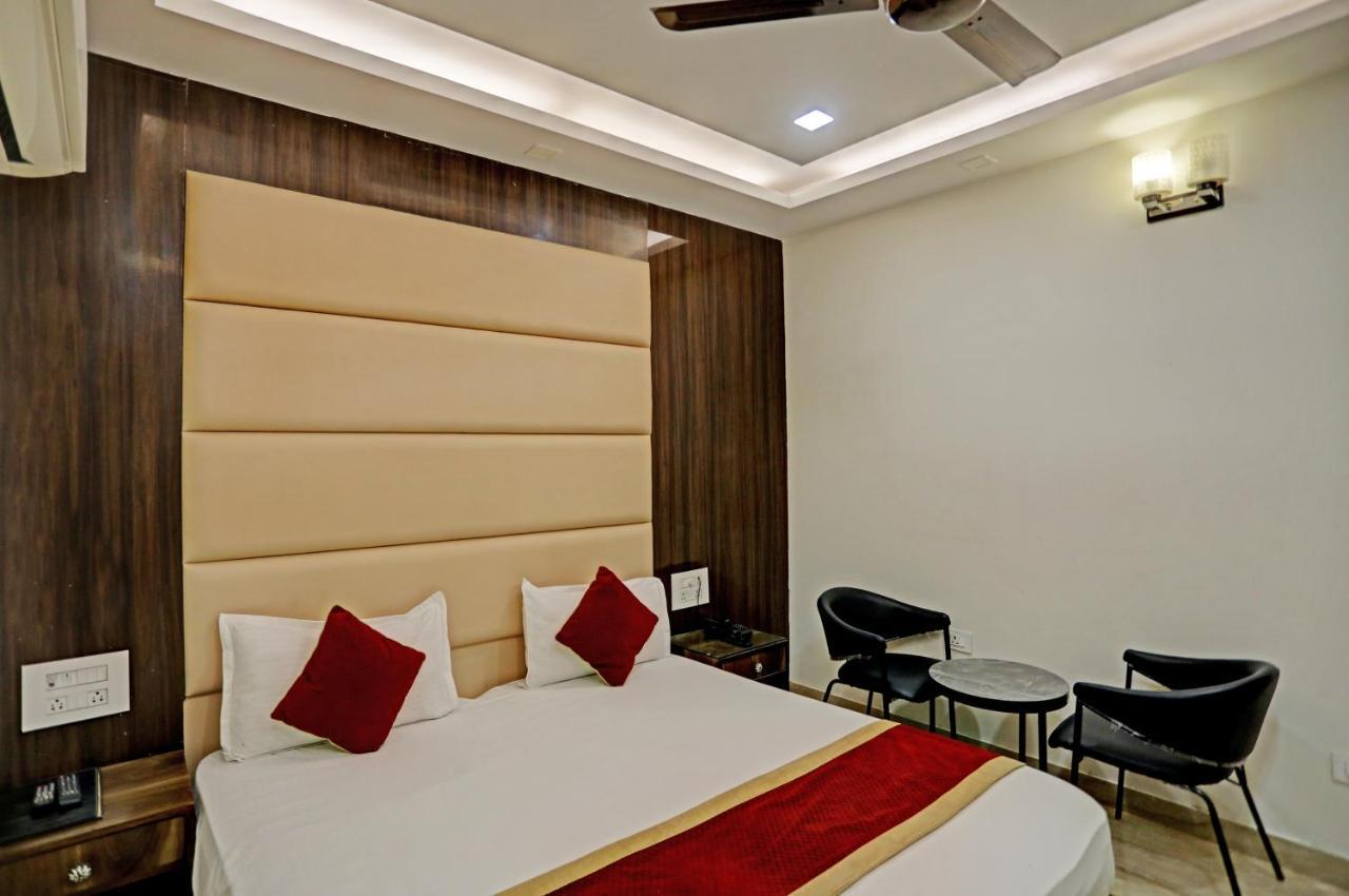 Staybook Hotel Atlanta New Delhi Train Station Bagian luar foto