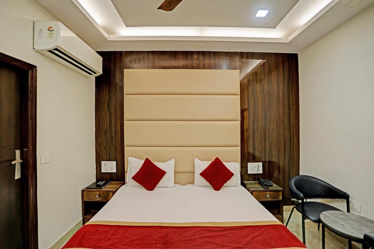 Staybook Hotel Atlanta New Delhi Train Station Bagian luar foto