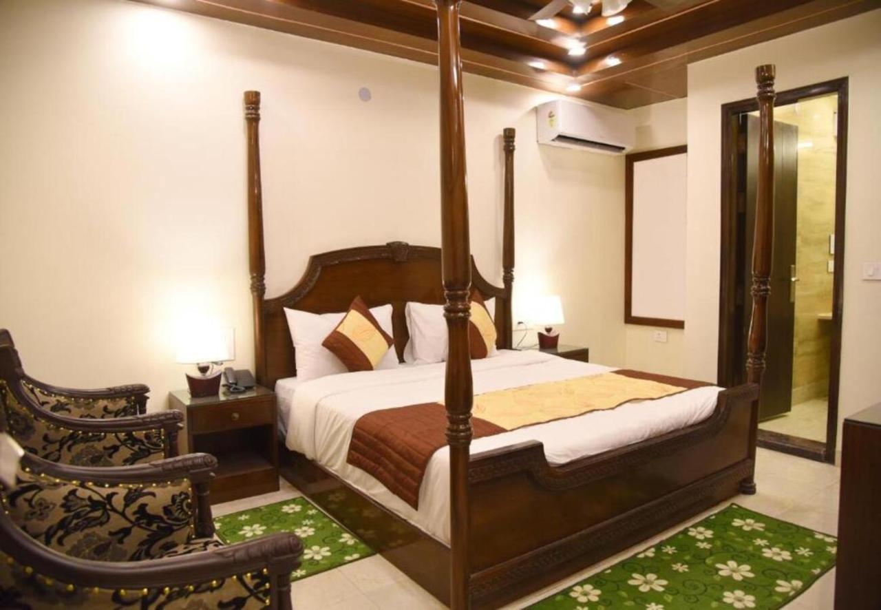 Staybook Hotel Atlanta New Delhi Train Station Bagian luar foto