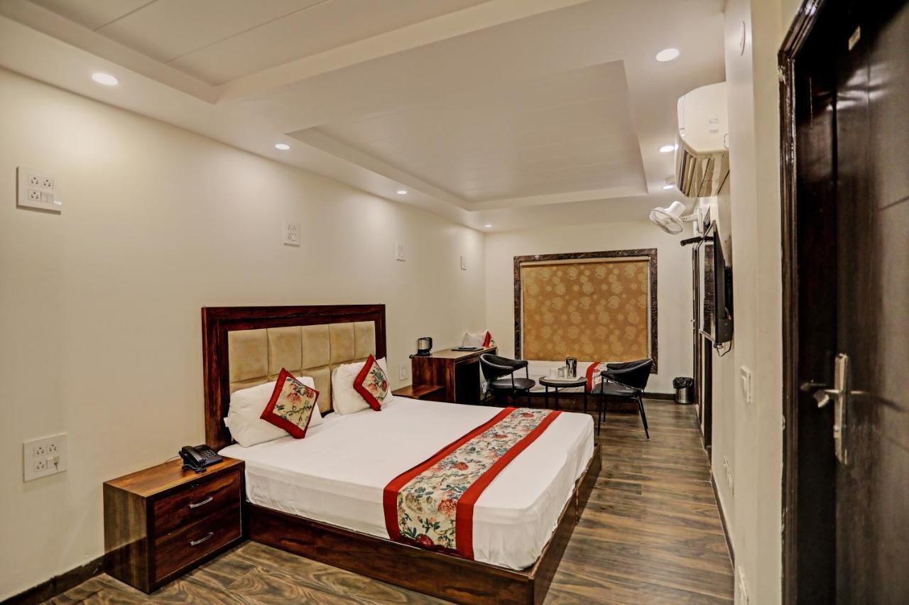 Staybook Hotel Atlanta New Delhi Train Station Bagian luar foto