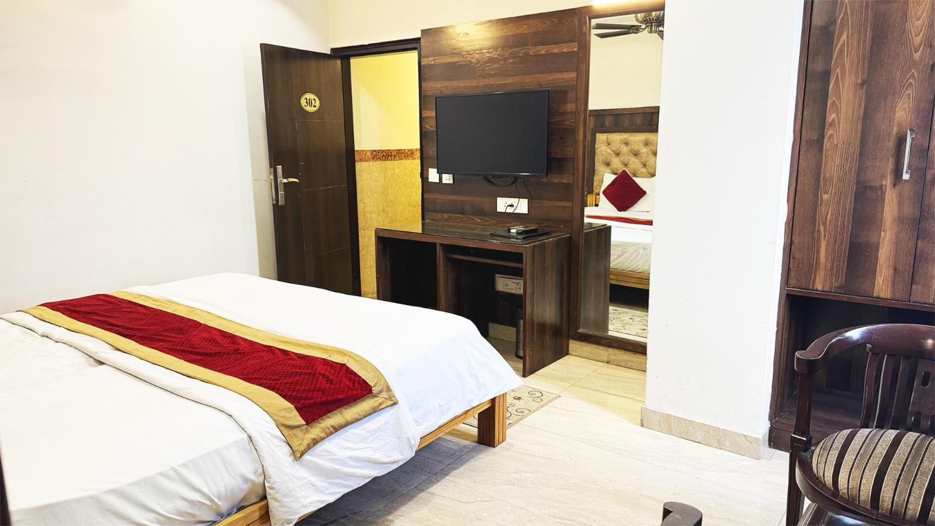 Staybook Hotel Atlanta New Delhi Train Station Bagian luar foto