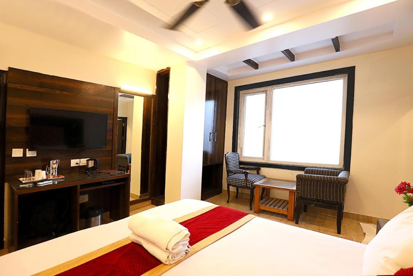 Staybook Hotel Atlanta New Delhi Train Station Bagian luar foto