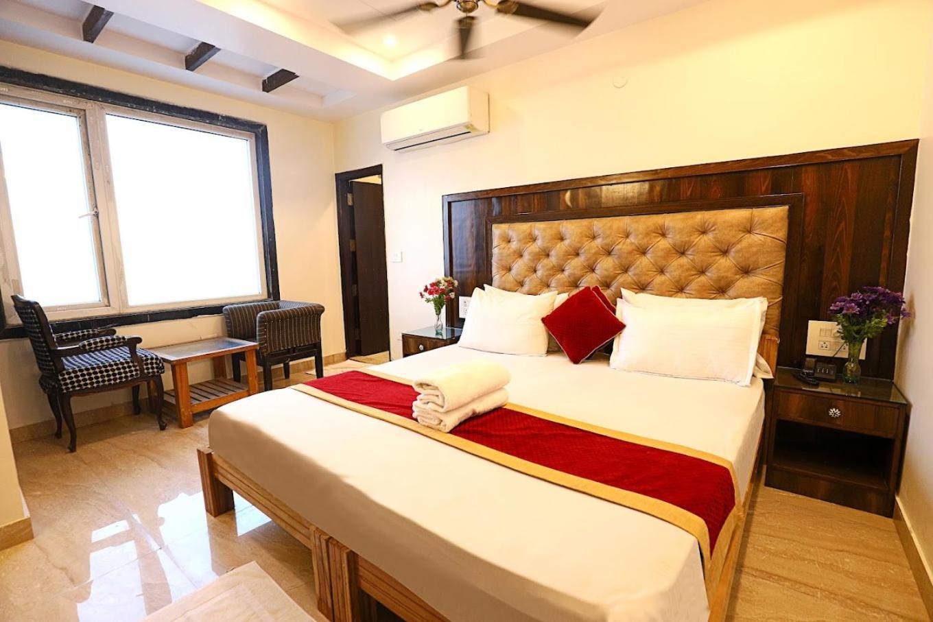 Staybook Hotel Atlanta New Delhi Train Station Bagian luar foto