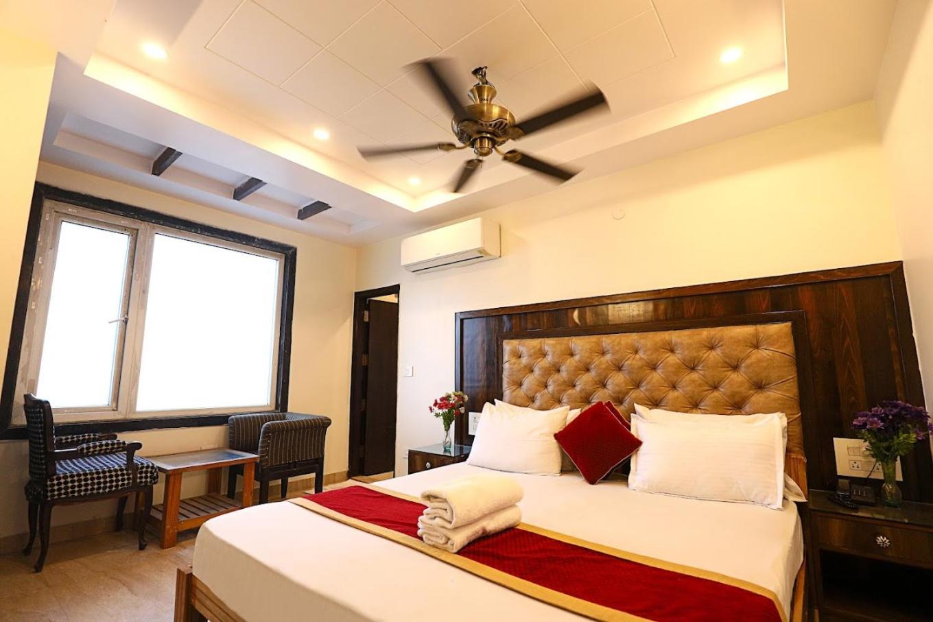 Staybook Hotel Atlanta New Delhi Train Station Bagian luar foto